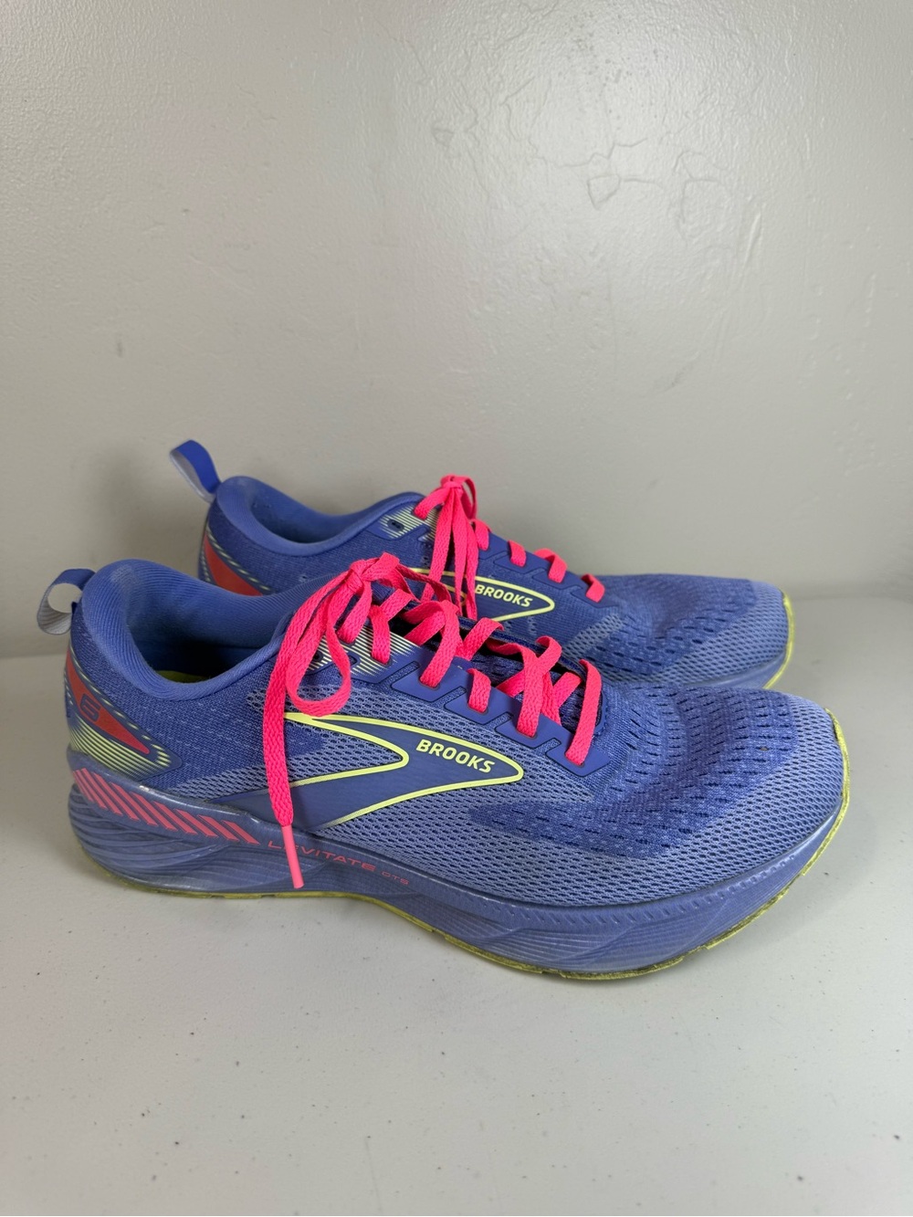 Brooks Women's Levitate GTS 6 running shoes size 9.5